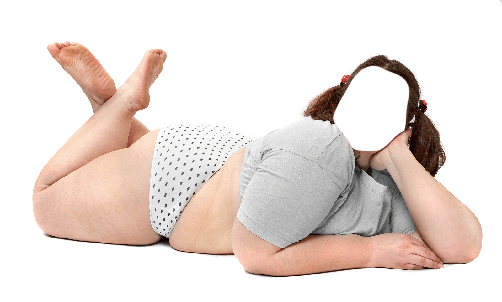 Тело толстой женщины. Толстая женщина на белом фоне.